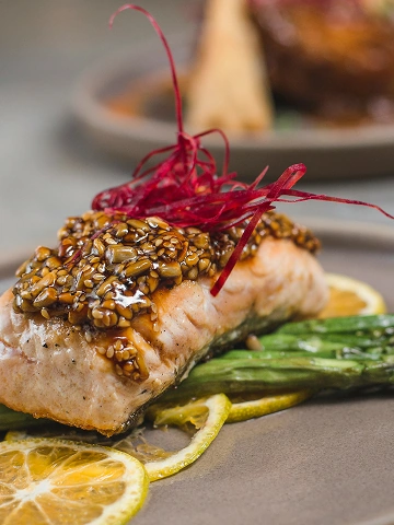 Glazed salmon with asparagus