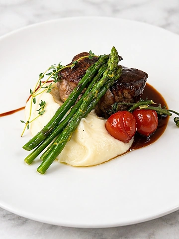Steak with asparagus and seasonal vegetables